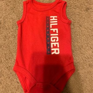 Tommy hillfigre body suite 0/3 months